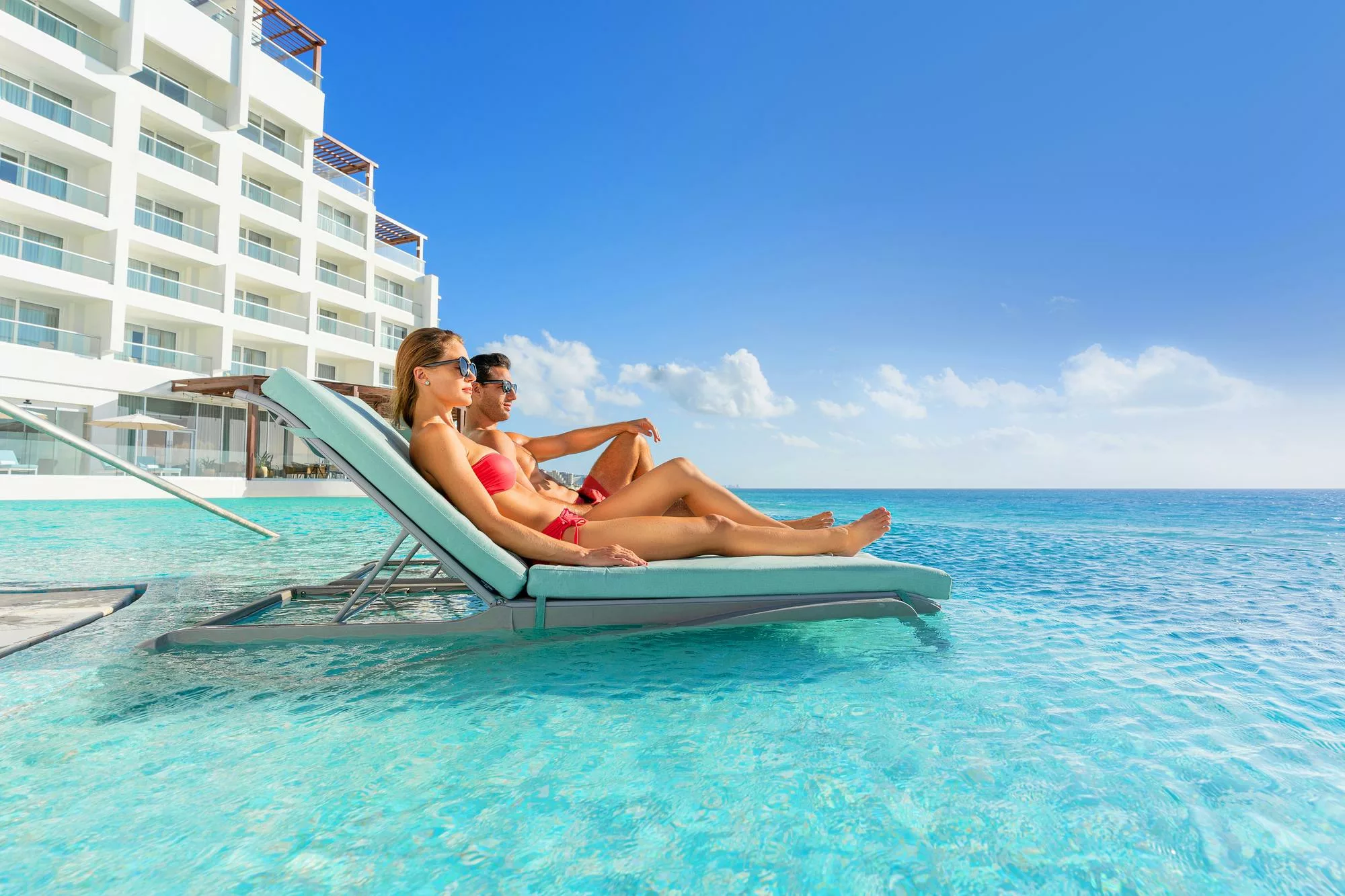 Sun Palace Cancun - Couple in Pool